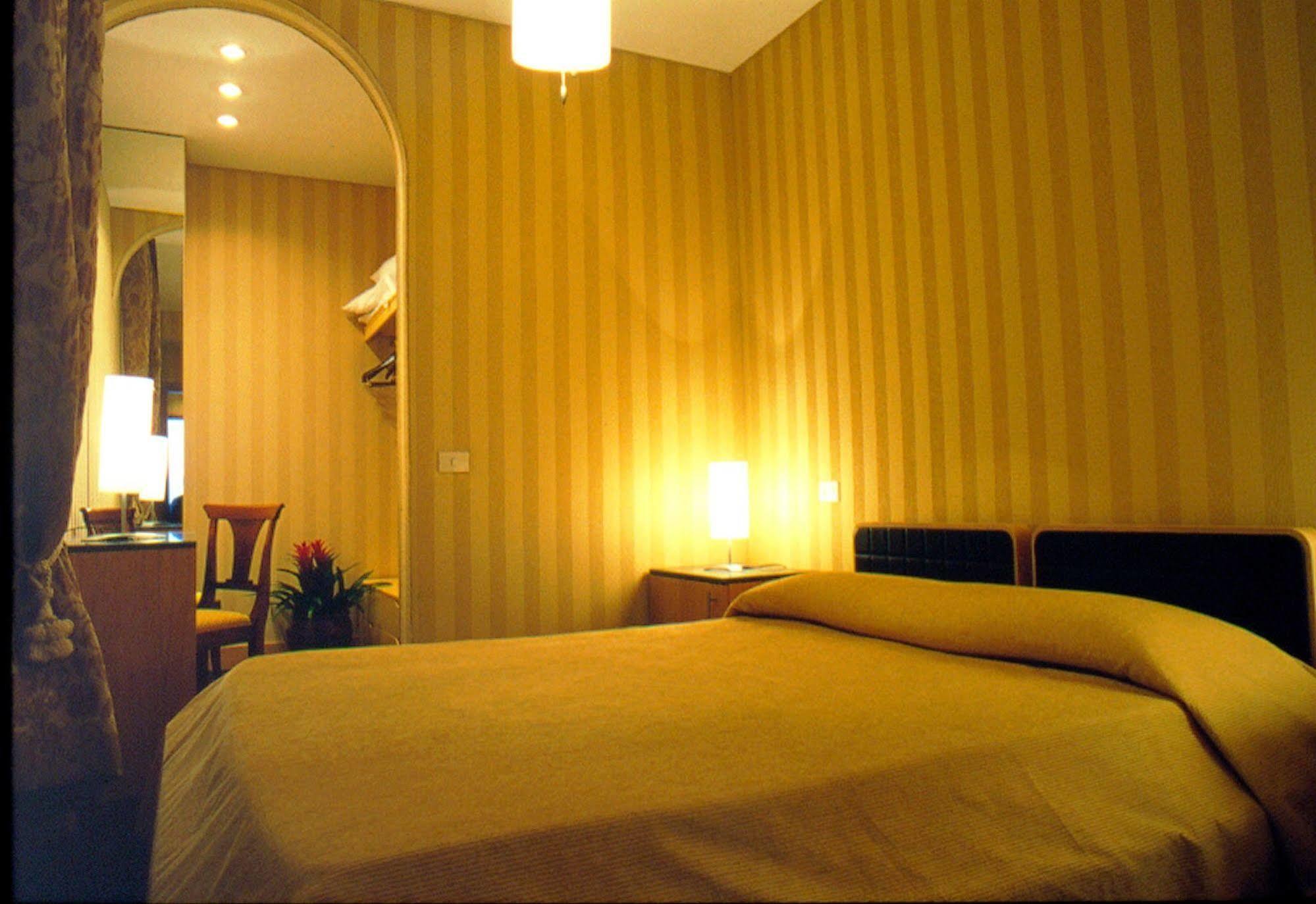 Lemon Garden Hotel Rome Exterior photo